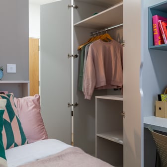 Gold En Suite - Image 1